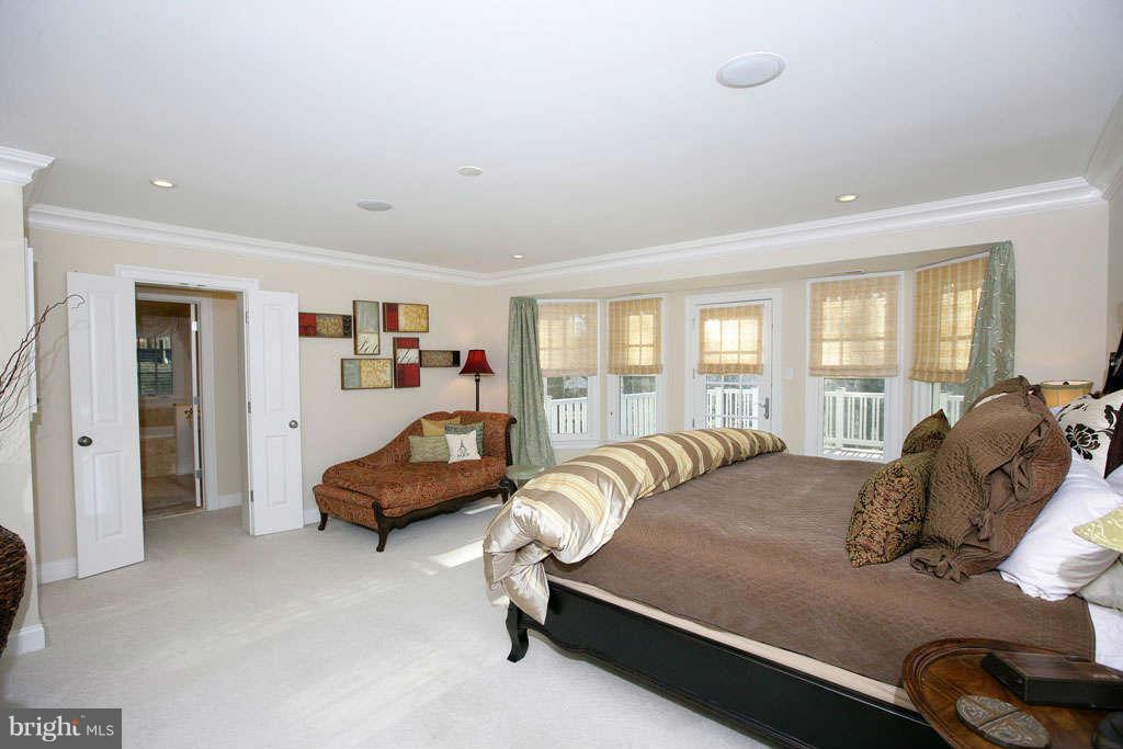 10820 Lockland Road Potomac, MD 20854 - Photo 21 of 30 a bedroom with a bed and wooden floor