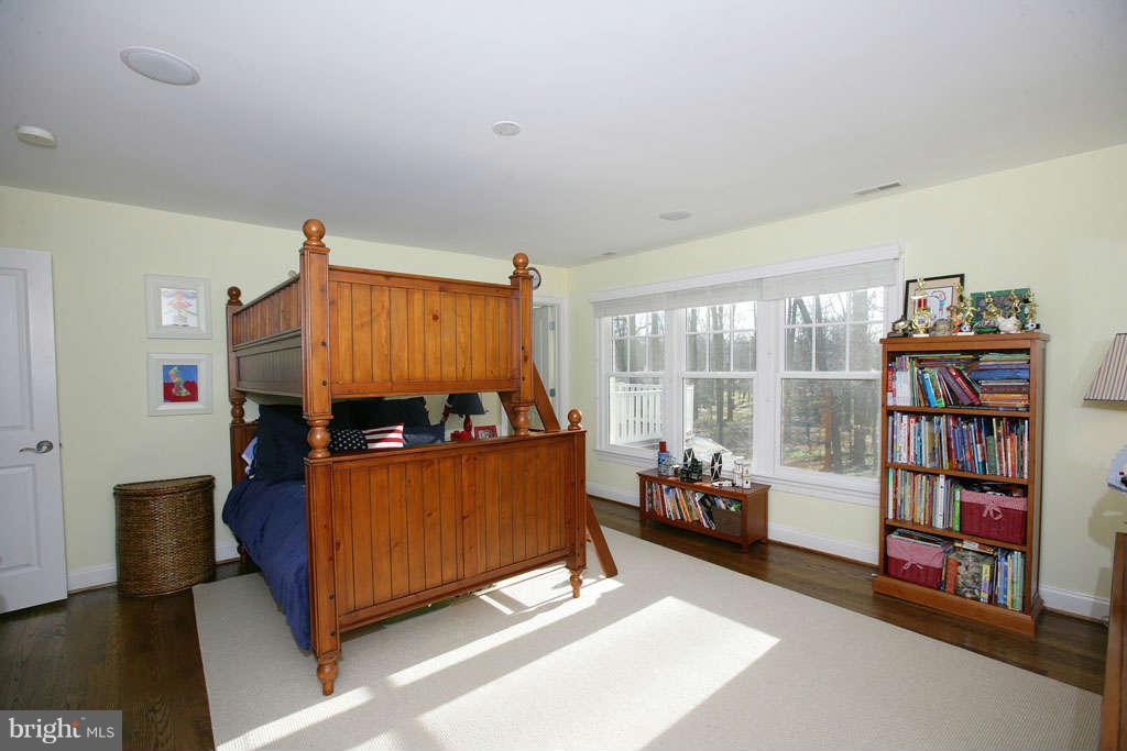 10820 Lockland Road Potomac, MD 20854 - Photo 25 of 30 a living room with furniture and a book shelf