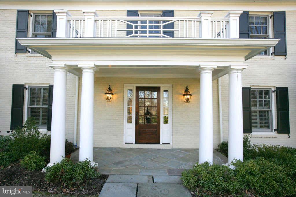 10820 Lockland Road Potomac, MD 20854 - Photo 4 of 30 front view of a building