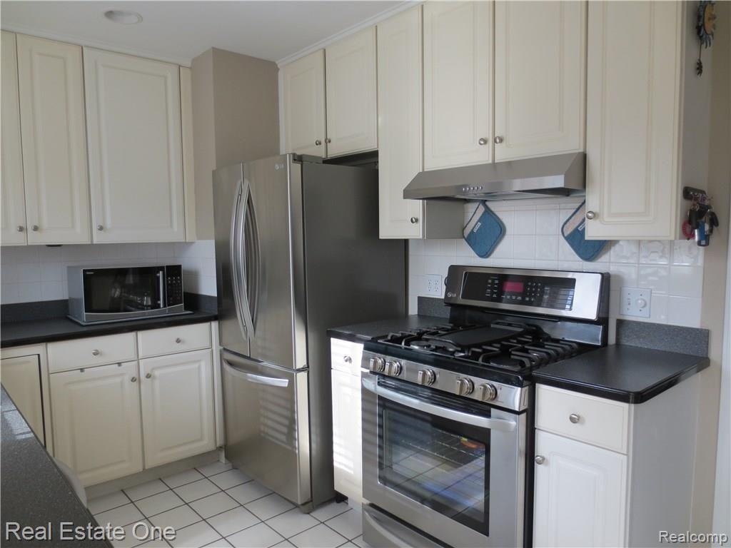 1139 Pine Ridge Court, Unit 150 Rochester Hills, MI 48306 - Photo 11 of 40