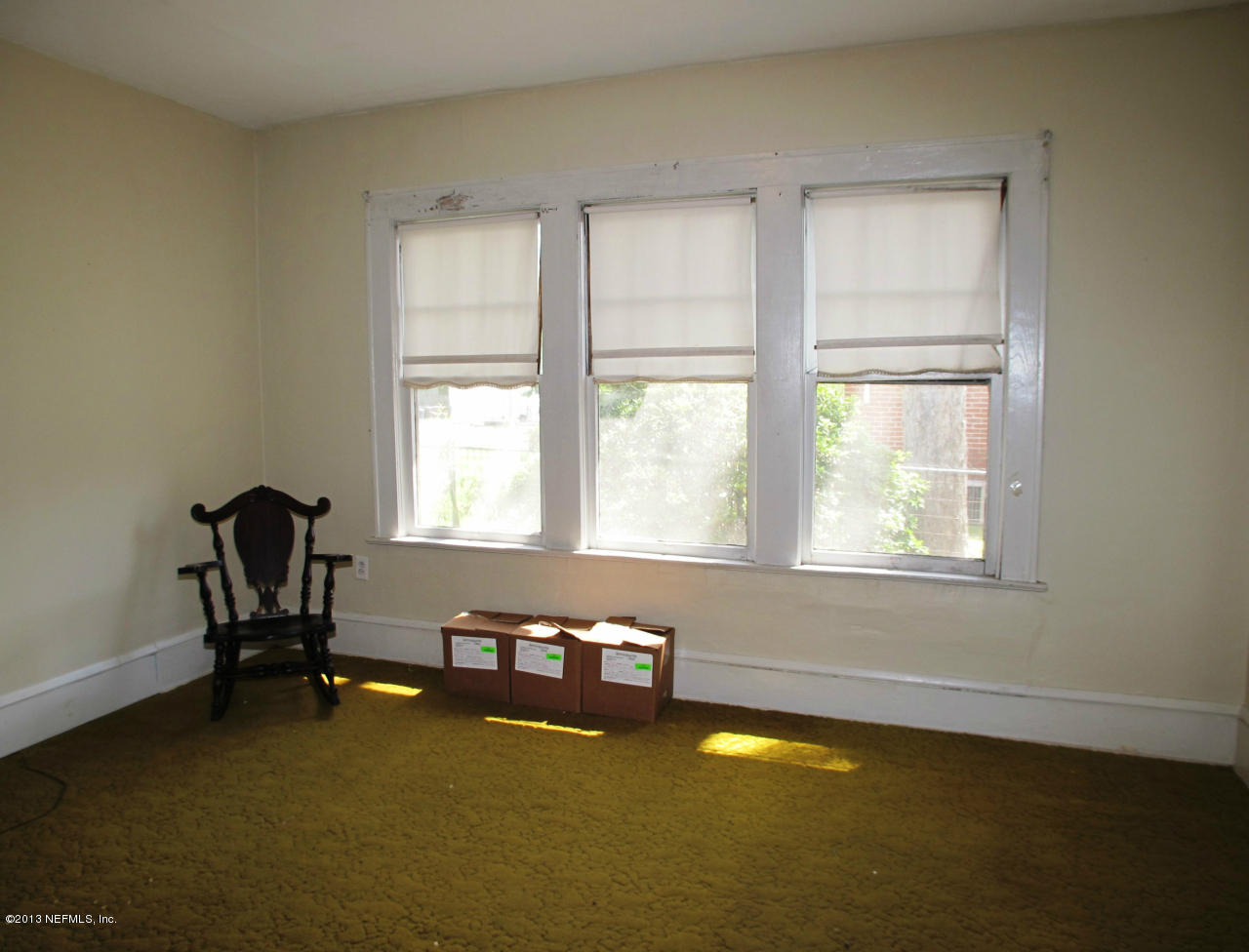 5109 Birkenhead Road Jacksonville, FL 32210 - Photo 13 of 20 a view of a room with gym equipment and windows