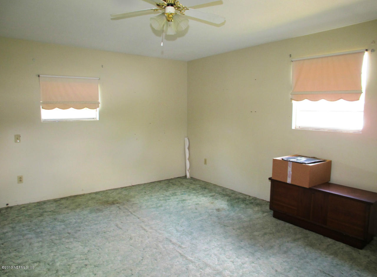 5109 Birkenhead Road Jacksonville, FL 32210 - Photo 10 of 20 an empty room with a window