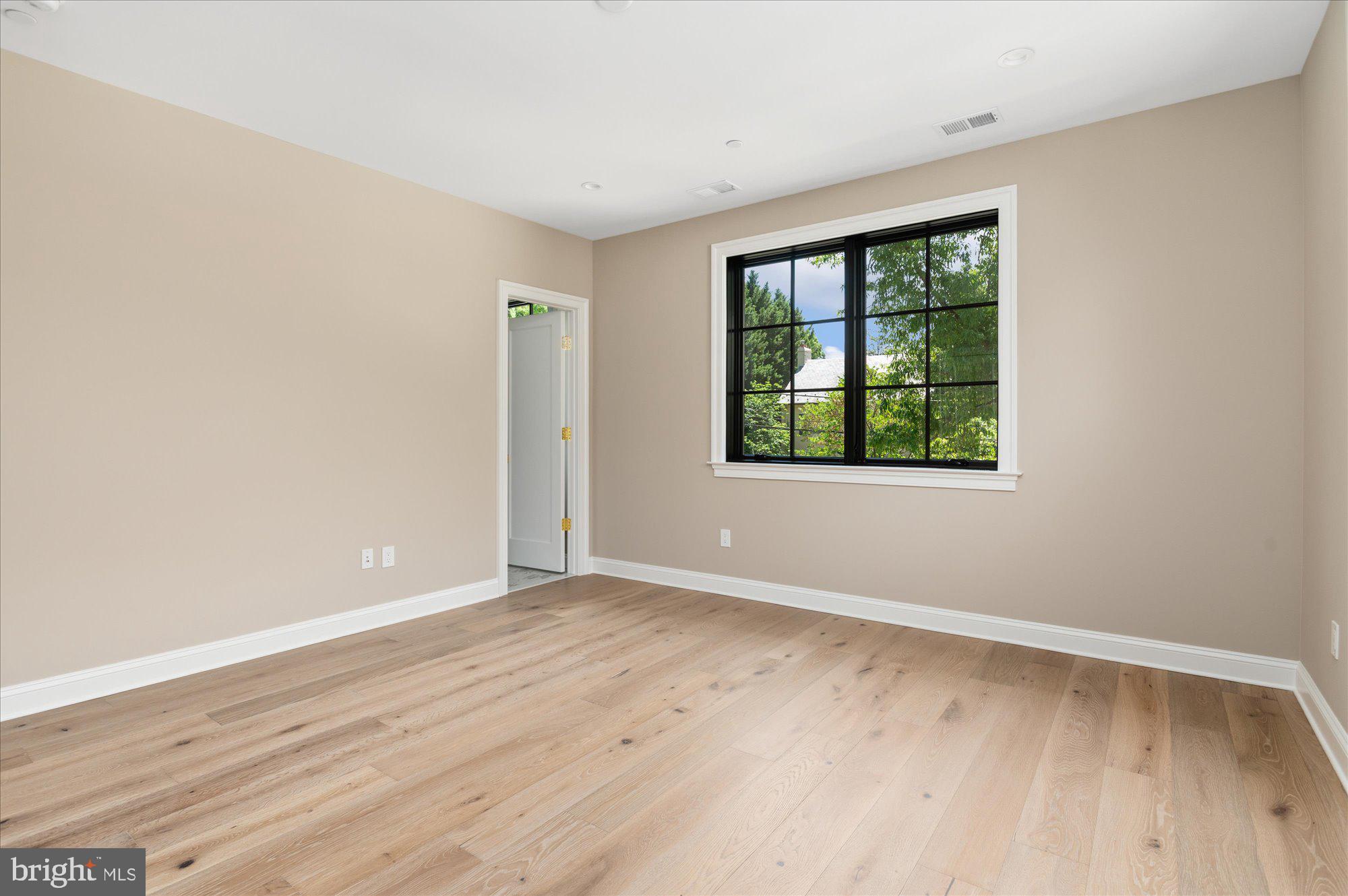 2733 Chesapeake Street Northwest Washington, DC 20008 - Photo 38 of 69