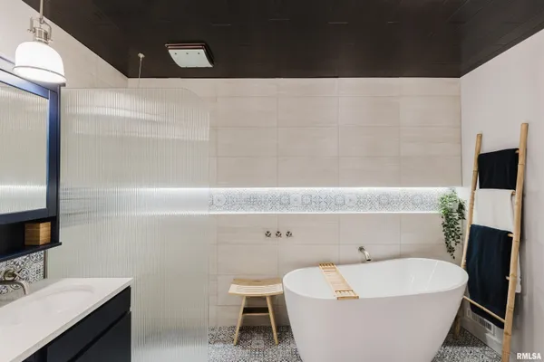 $395,000 | 1502 Nagel Drive, Marion, IL 62959