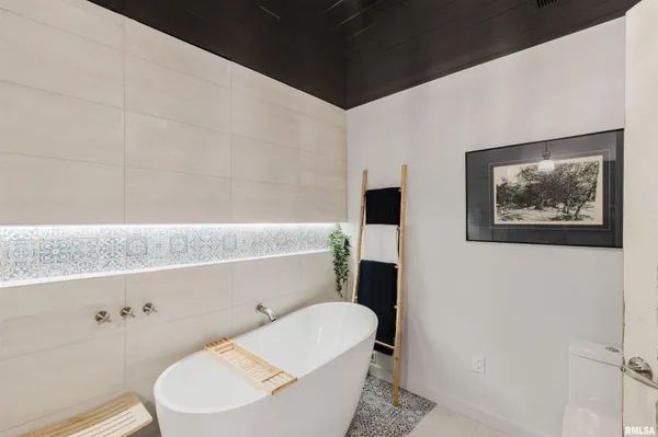 $395,000 | 1502 Nagel Drive, Marion, IL 62959