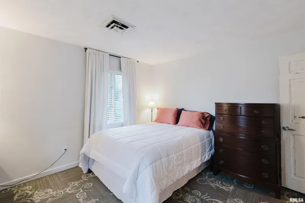 $395,000 | 1502 Nagel Drive, Marion, IL 62959