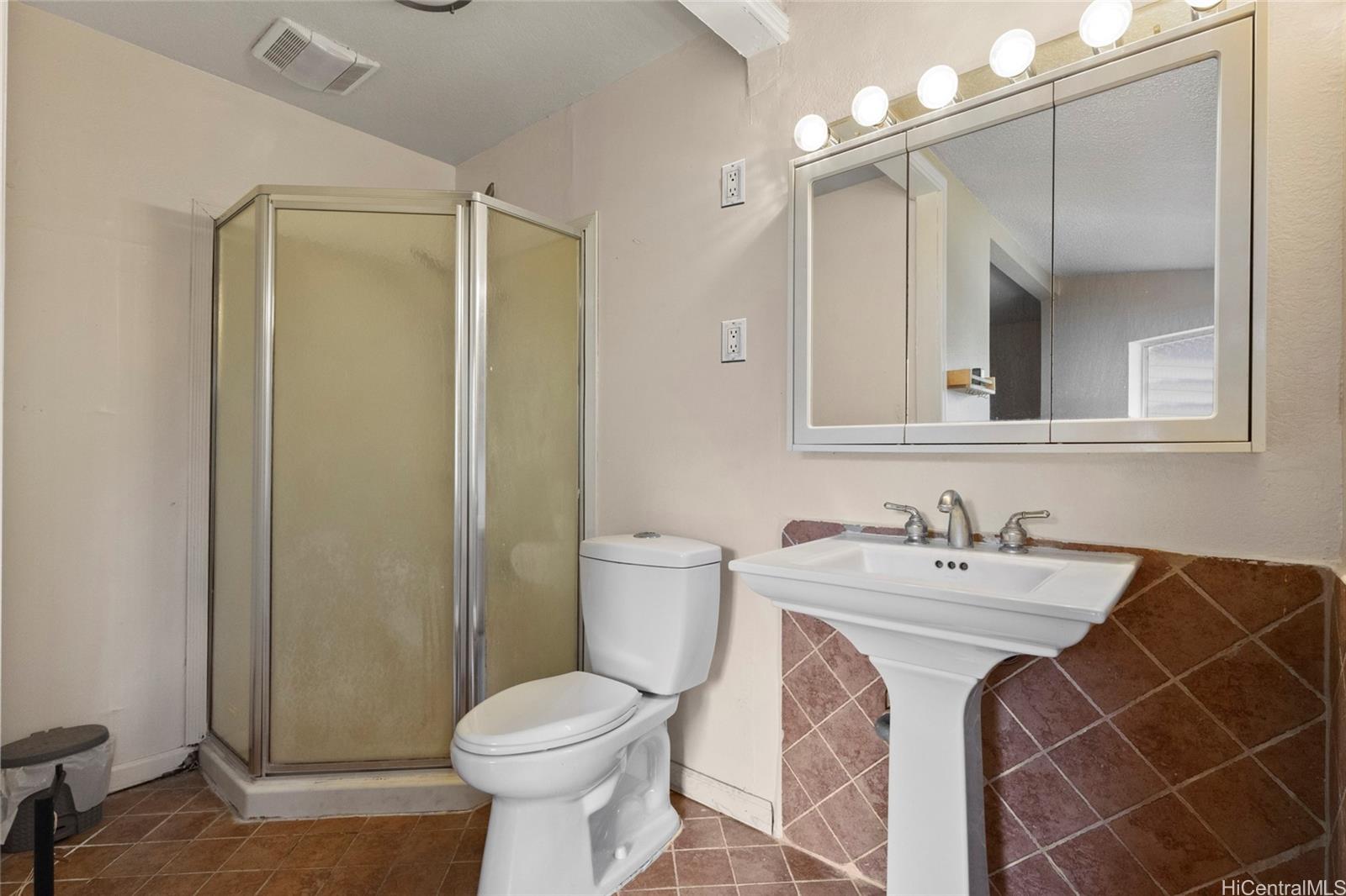 92-1226 Makakilo Drive, Unit 6 Kapolei, HI 96707 - Photo 14 of 15 a bathroom with a sink toilet and shower