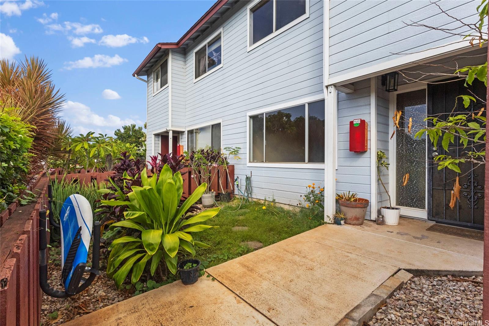 92-1226 Makakilo Drive, Unit 6 Kapolei, HI 96707 - Photo 6 of 15 a front view of a house