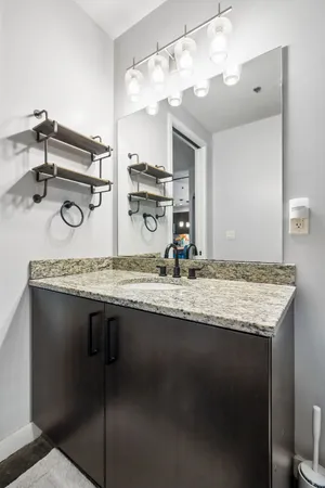 $2,000 | 1510 Demonbreun Street, Unit 608, Nashville, TN 37203