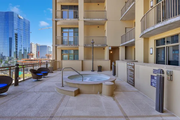 $2,000 | 1510 Demonbreun Street, Unit 608, Nashville, TN 37203