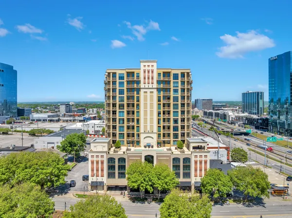 $2,000 | 1510 Demonbreun Street, Unit 608, Nashville, TN 37203