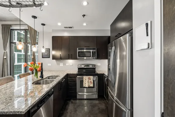 $2,000 | 1510 Demonbreun Street, Unit 608, Nashville, TN 37203