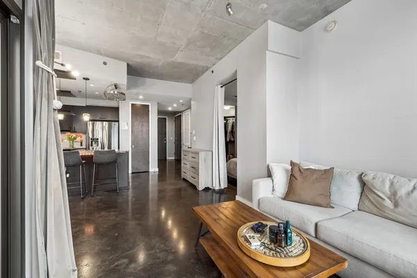 $2,000 | 1510 Demonbreun Street, Unit 608, Nashville, TN 37203