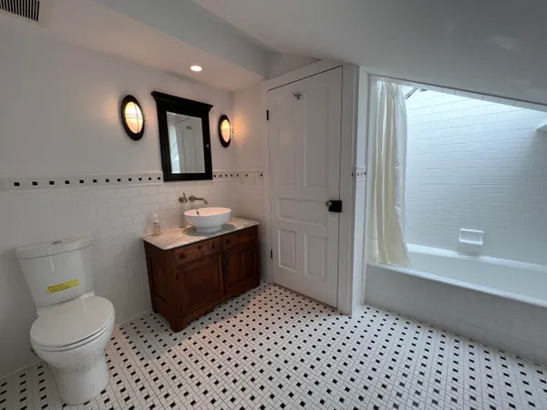 $3,500 | 310 2nd Street, Ann Arbor, MI 48103