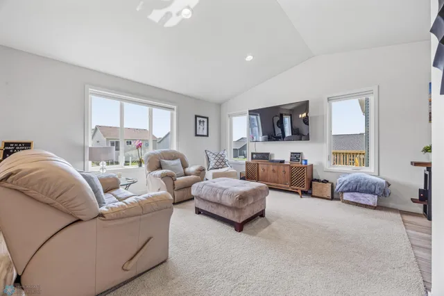 $319,900 | 6730 71st Avenue South, Horace, ND 58047