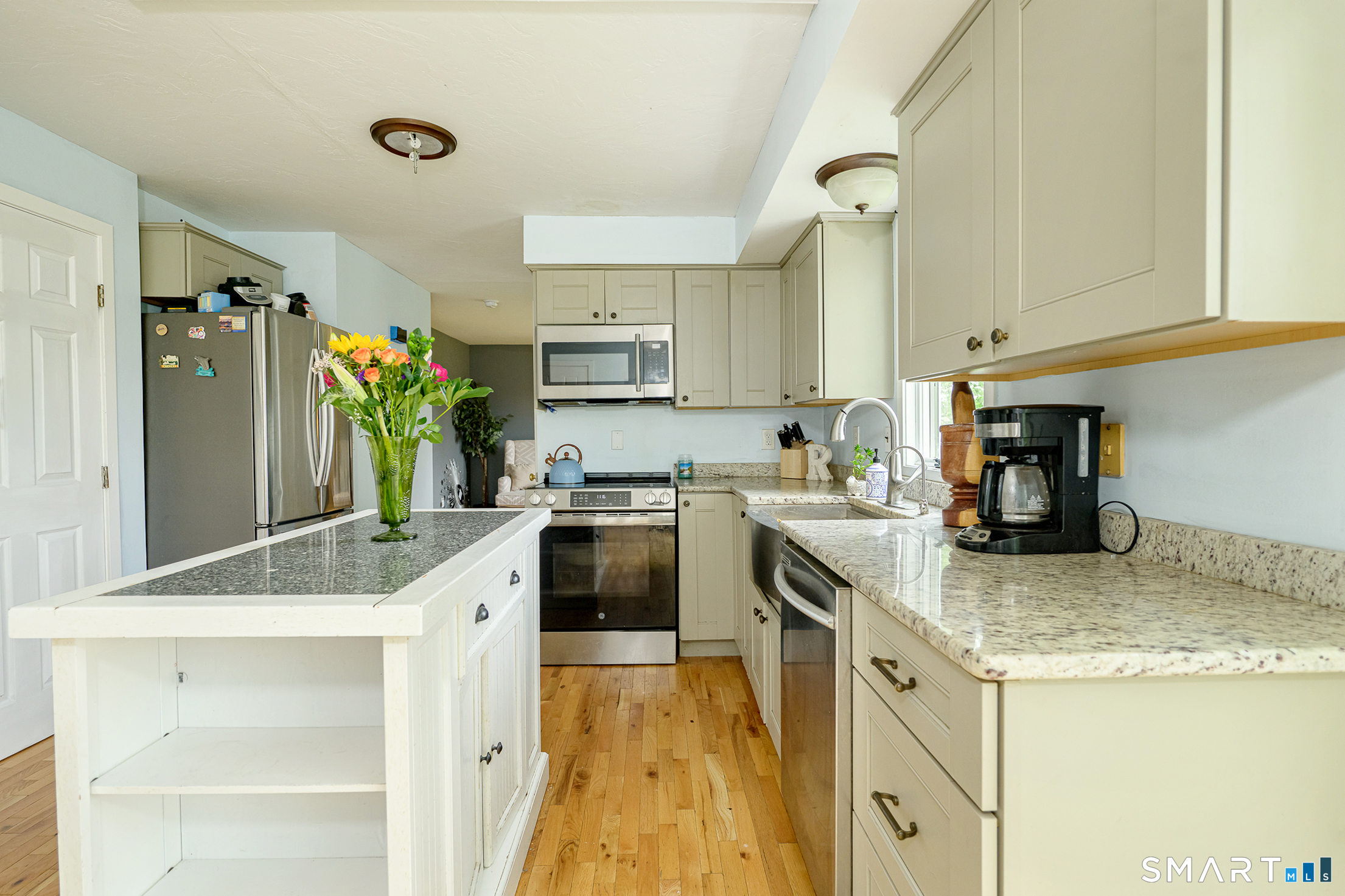 221 Quasset Road Pomfret, CT 06259 - Photo 7 of 40