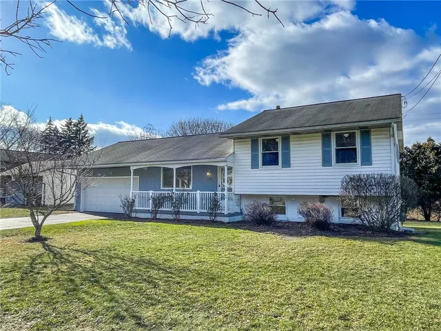 $259,900 | 128 Camelot Drive, Horseheads, NY 14845