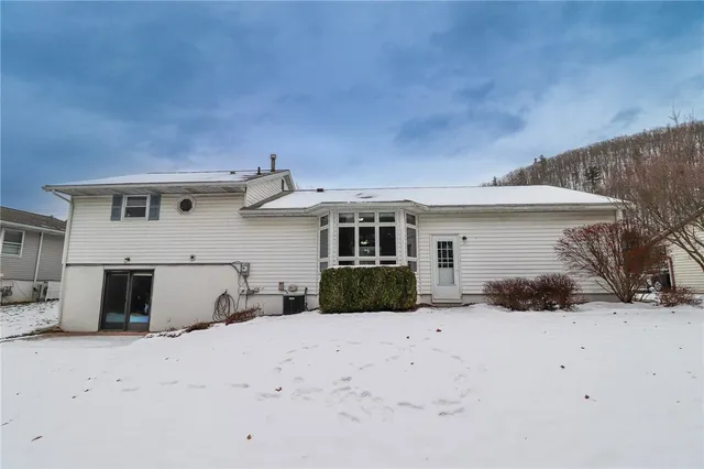 $259,900 | 128 Camelot Drive, Horseheads, NY 14845