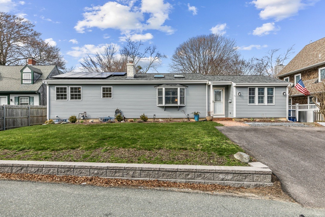 66 Merton Road Newport, RI 02840 - Photo 2 of 50