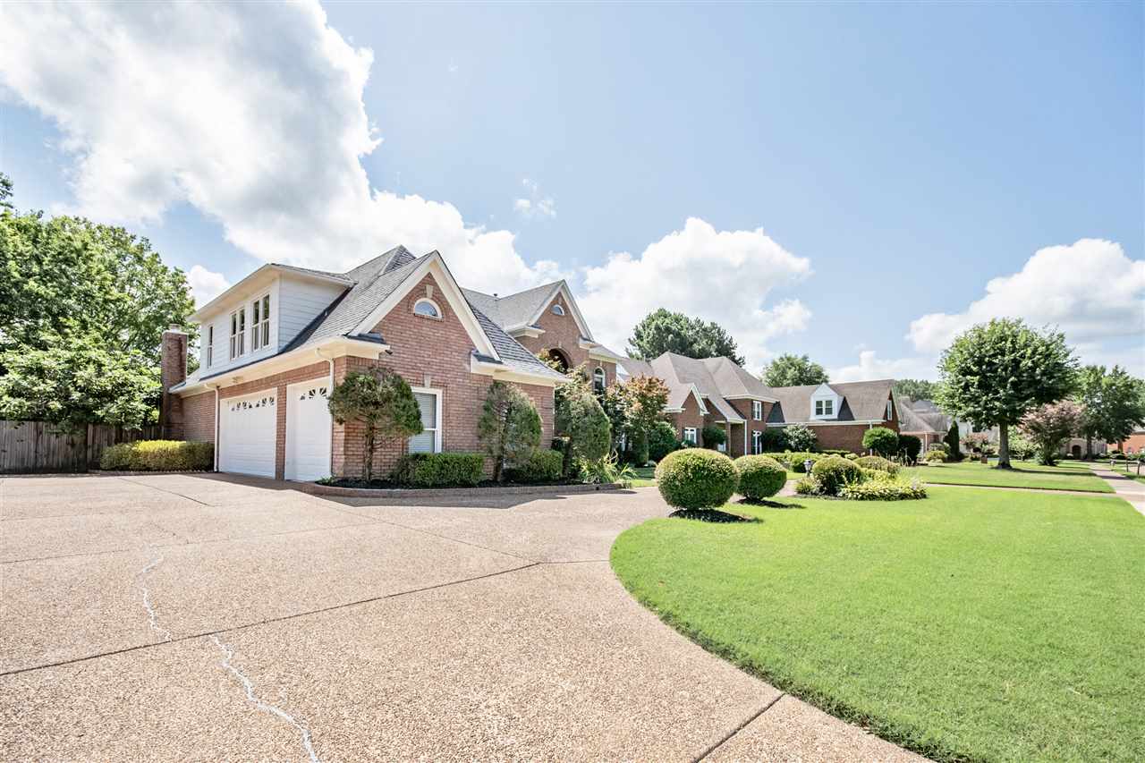 1880 Grovecrest Road Germantown, TN 38139 - Photo 2 of 25 Gallery Image 2