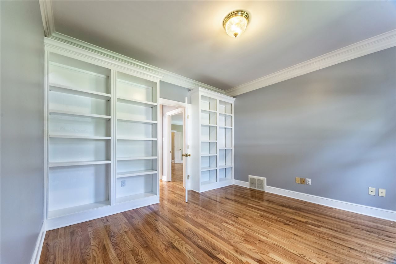 1880 Grovecrest Road Germantown, TN 38139 - Photo 14 of 25 Gallery Image 14