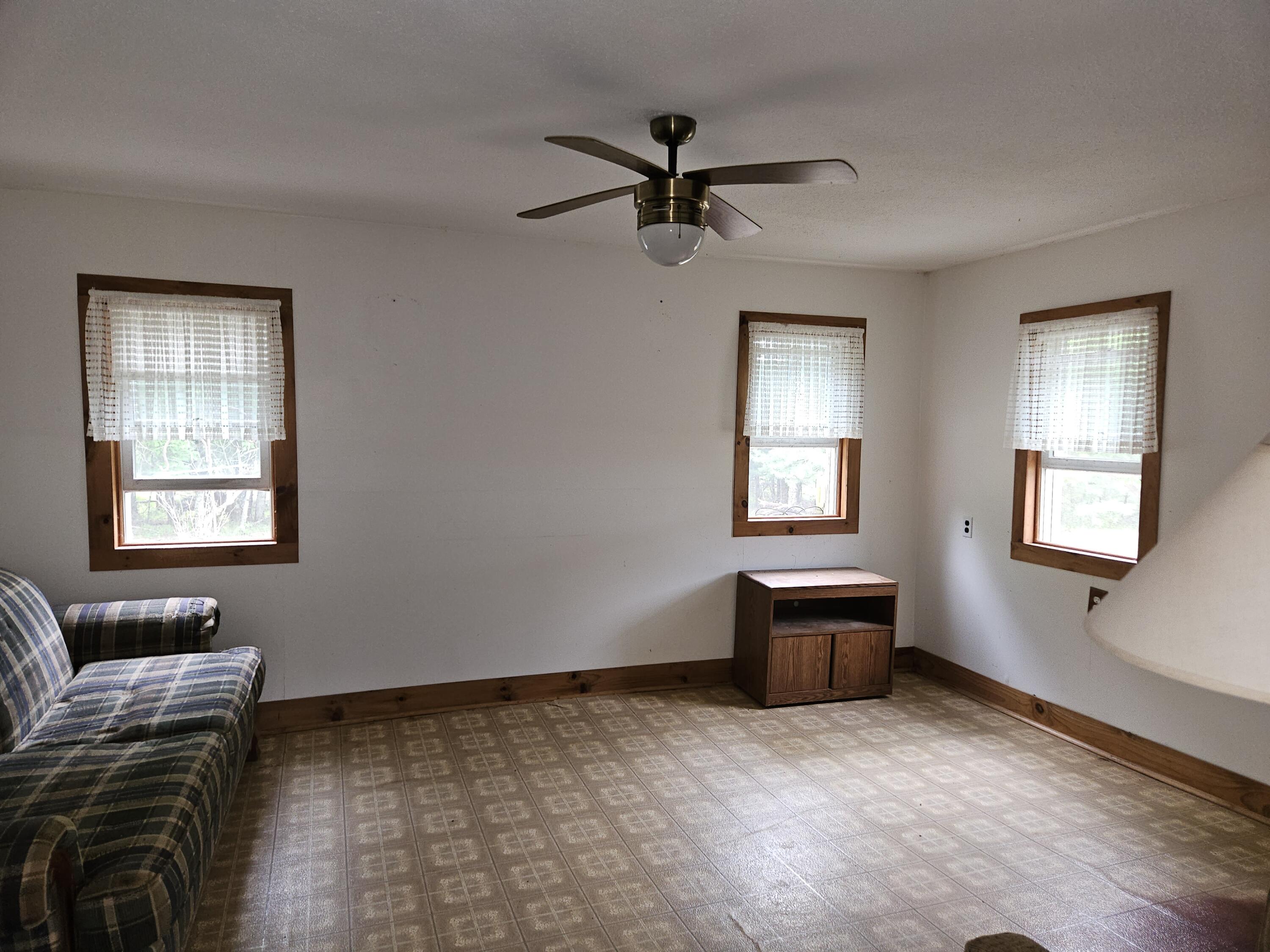 1504 Atom Road Lincoln, WI 54666 - Photo 10 of 36 Living Room