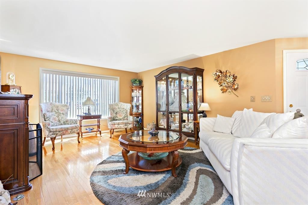 1720 Rockefeller Avenue Everett, WA 98201 - Photo 3 of 21