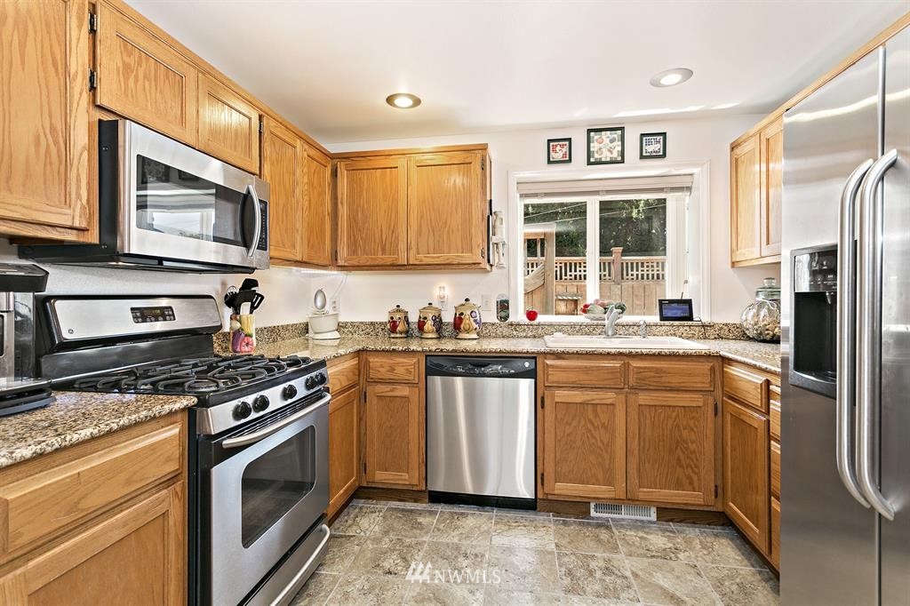 1720 Rockefeller Avenue Everett, WA 98201 - Photo 6 of 21