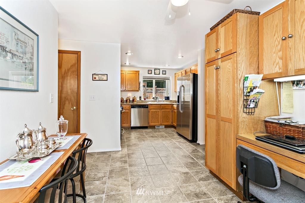1720 Rockefeller Avenue Everett, WA 98201 - Photo 8 of 21
