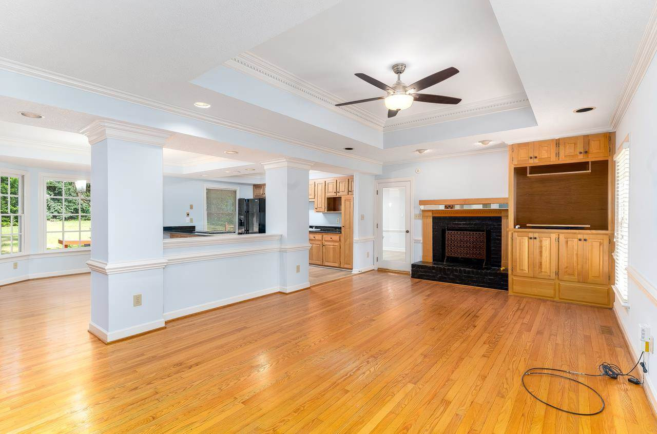 5516 Den Heider Way Raleigh, NC 27606 - Photo 4 of 28 Photo 4
