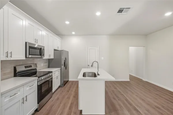 $1,825 | 706 West Dallas Street, Conroe, TX 77301