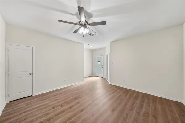$1,825 | 706 West Dallas Street, Conroe, TX 77301