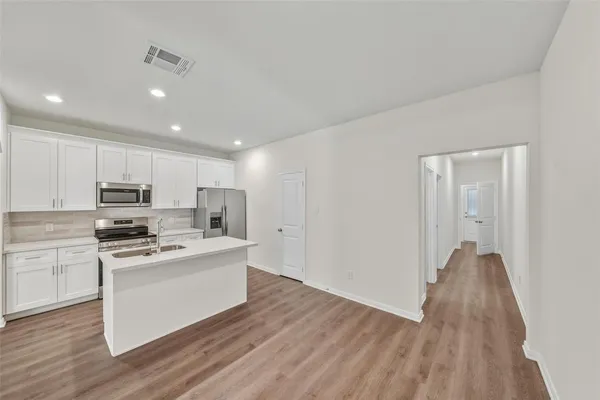 $1,825 | 706 West Dallas Street, Conroe, TX 77301