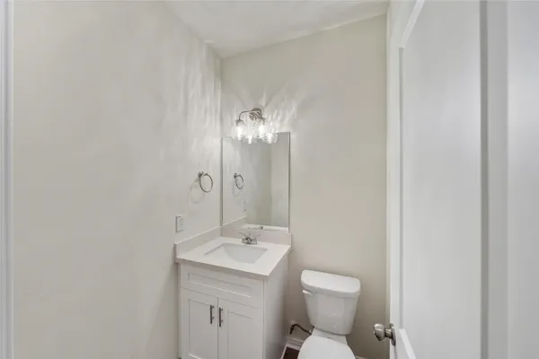 $1,825 | 706 West Dallas Street, Conroe, TX 77301