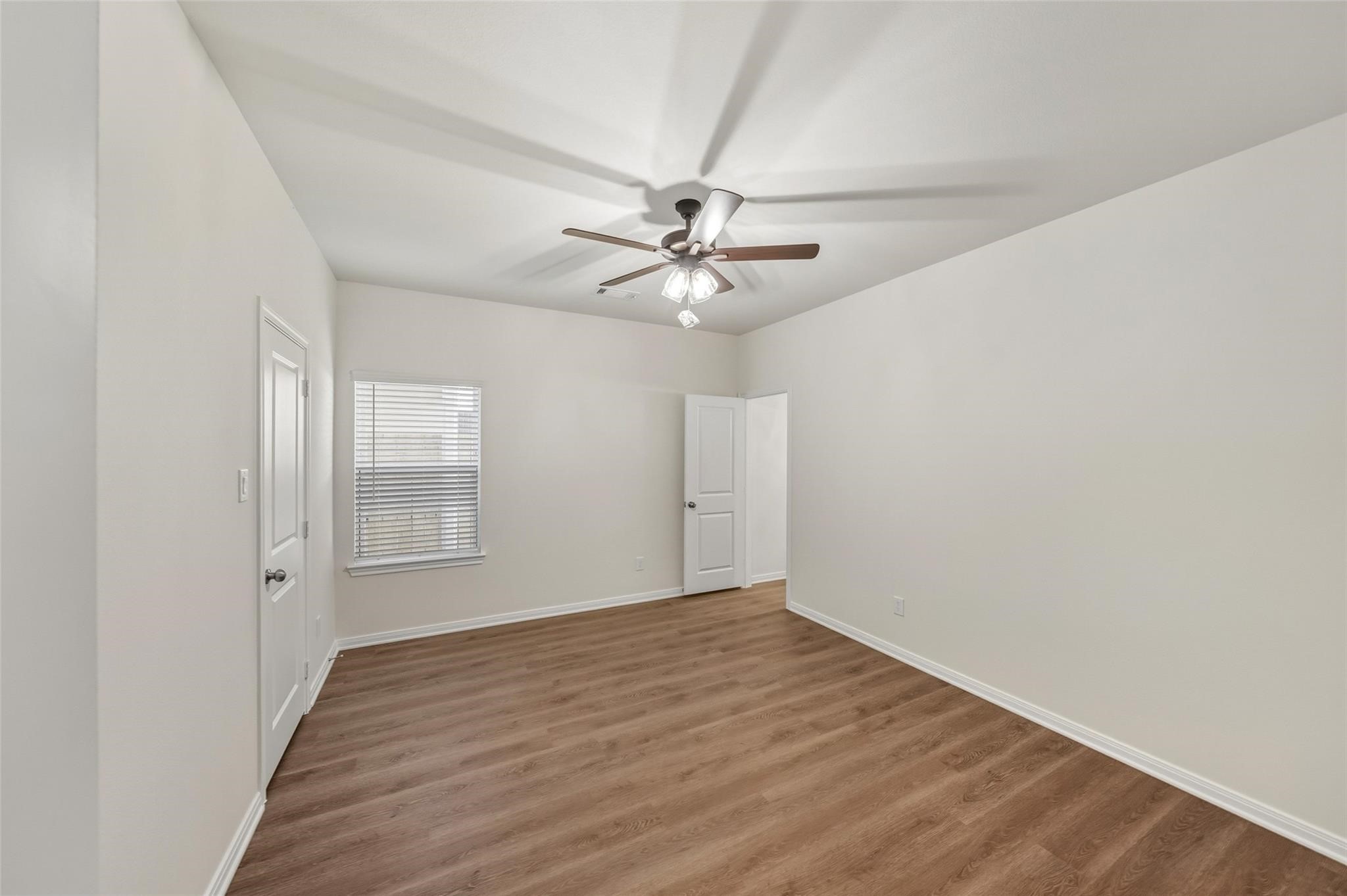 706 West Dallas Street Conroe, TX 77301 - Photo 30 of 38 Image showcases finishes and condition. Floor plan may vary.