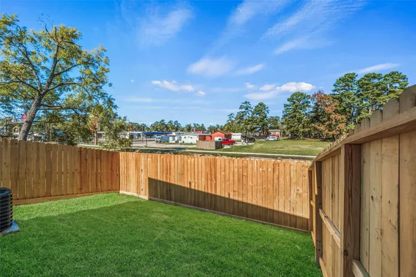 $1,825 | 706 West Dallas Street, Conroe, TX 77301