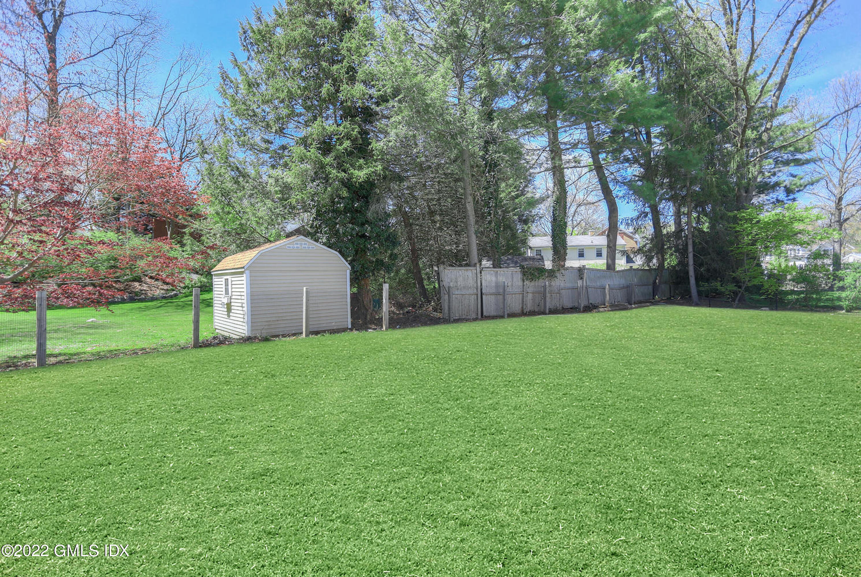 17 Tory Road Riverside, CT 06878 - Photo 13 of 19 a backyard of a house with lots of green space