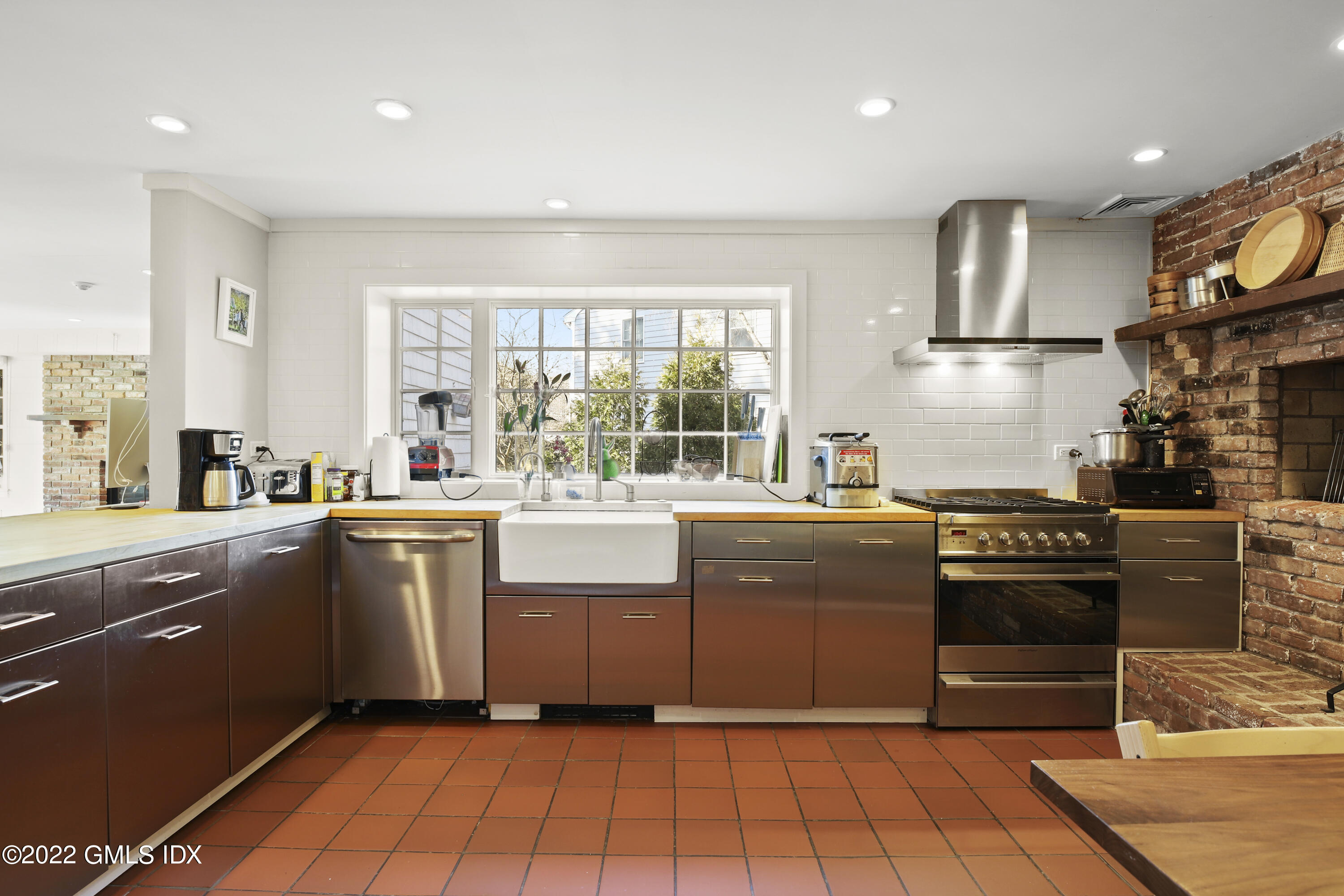 17 Tory Road Riverside, CT 06878 - Photo 6 of 19 a kitchen with stainless steel appliances granite countertop a stove a sink and a refrigerator