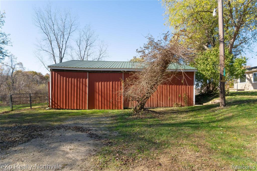 9051 North Latson Road Howell, MI 48855 - Photo 12 of 61