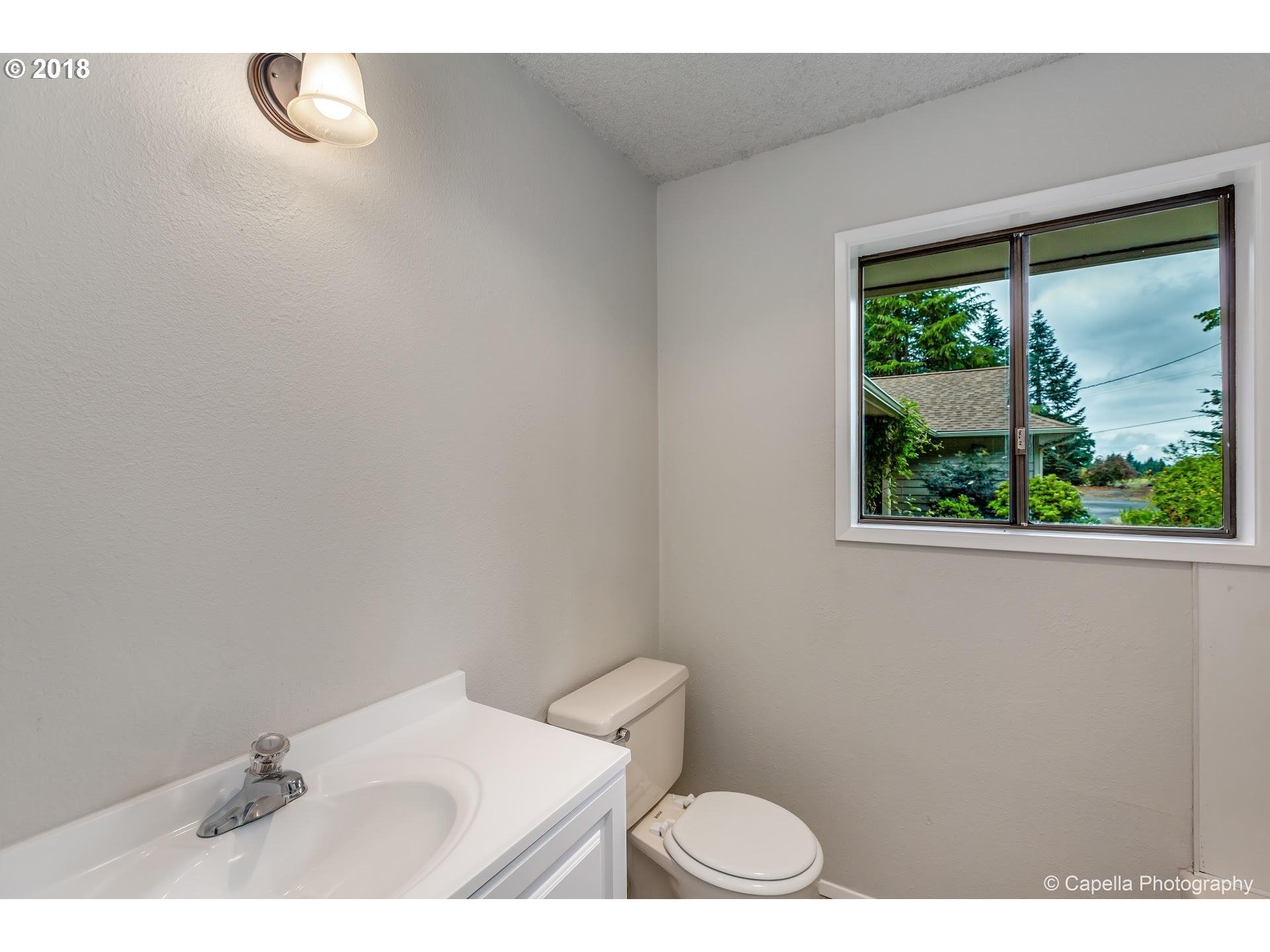 22730 Southwest Chapman Road Sherwood, OR 97140 - Photo 18 of 32 Bathroom