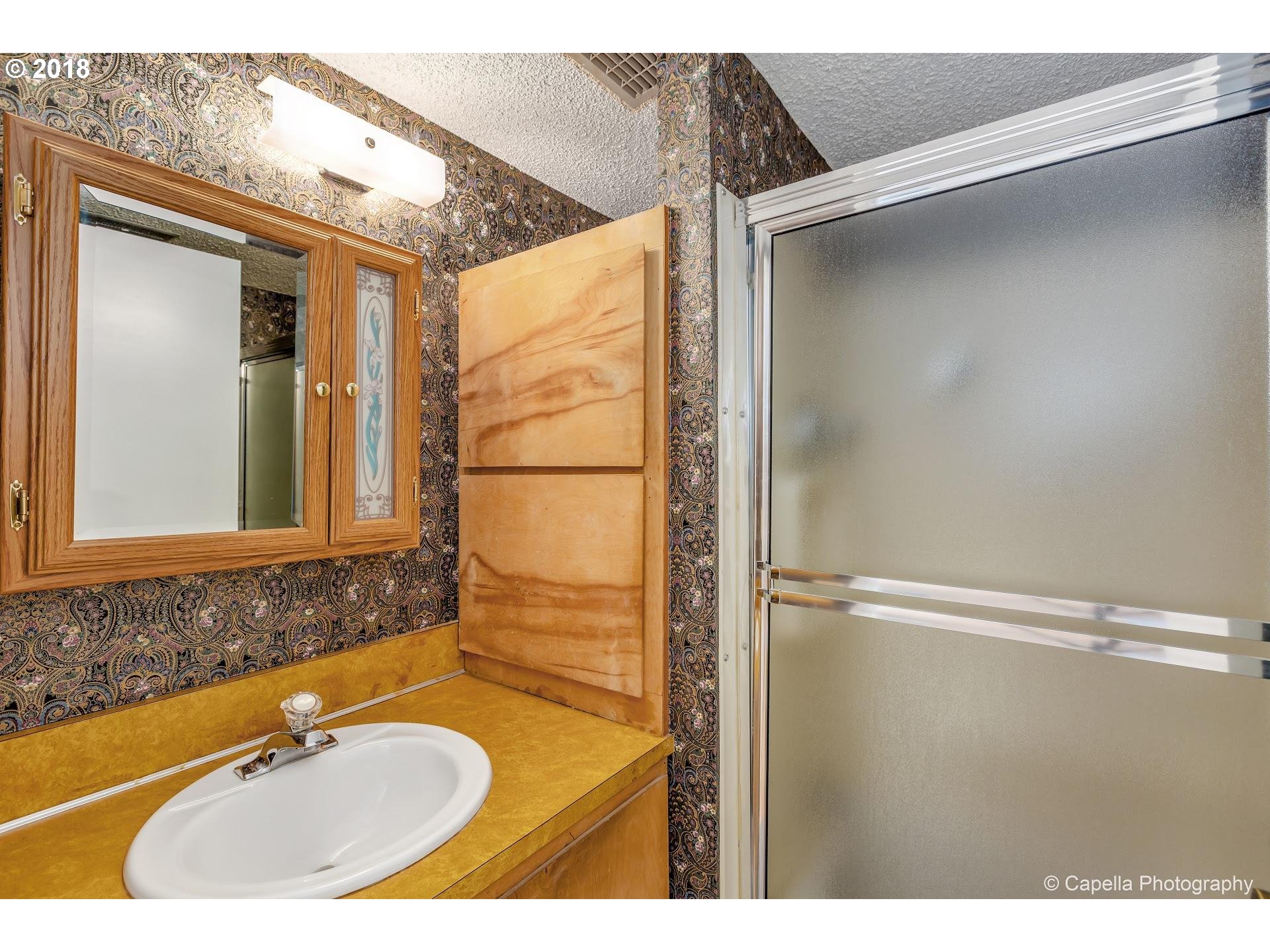 22730 Southwest Chapman Road Sherwood, OR 97140 - Photo 26 of 32 Bathroom