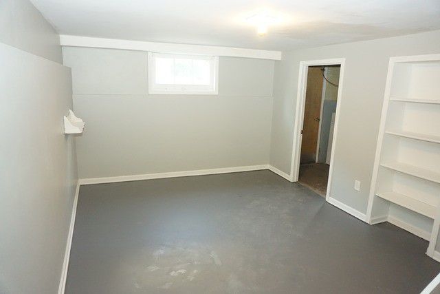 324 South Maple Street Itasca, IL 60143 - Photo 15 of 21 an empty room with a door