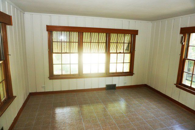 324 South Maple Street Itasca, IL 60143 - Photo 20 of 21 a view of an empty room with a window