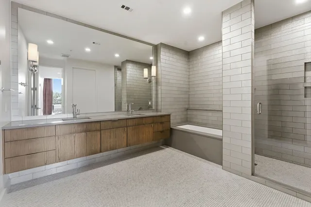 $6,500 | 1010 West 10th Street, Unit 203, Austin, TX 78703