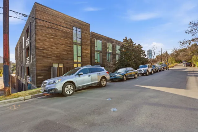 $6,500 | 1010 West 10th Street, Unit 203, Austin, TX 78703