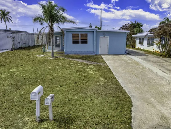 $2,100 | 8420 Southeast Eagle Avenue, Hobe Sound, FL 33455