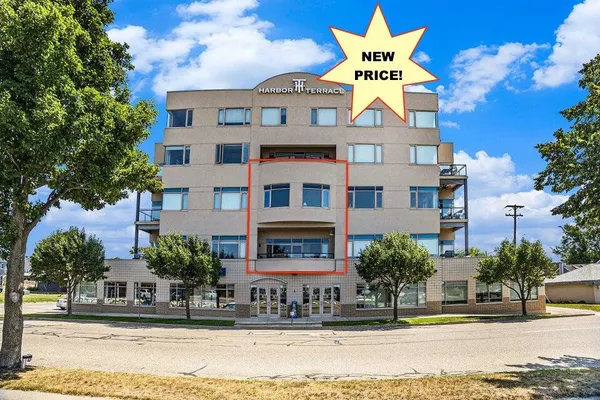 $699,000 | 105 West Danaher Street, Unit 201, Ludington, MI 49431