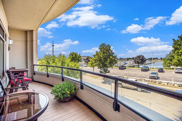 $729,900 | 105 West Danaher Street, Unit 201, Ludington, MI 49431