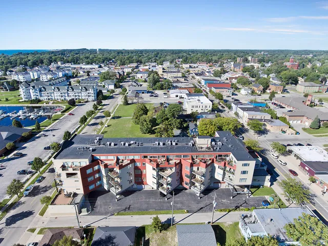 $729,900 | 105 West Danaher Street, Unit 201, Ludington, MI 49431