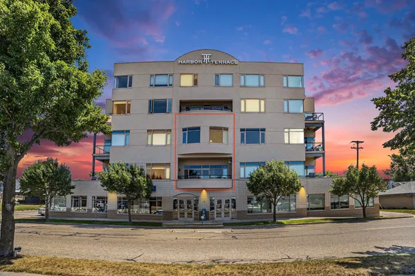 $649,000 | 105 West Danaher Street, Unit 201, Ludington, MI 49431